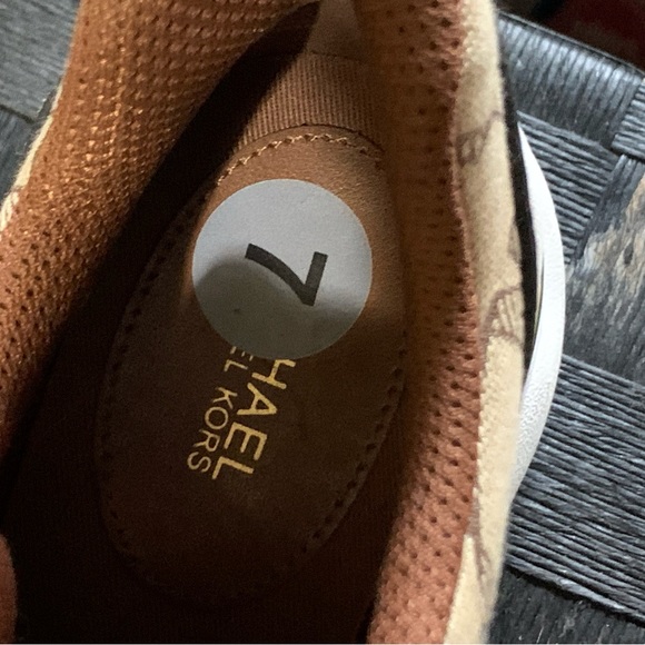 Brand new women’s 7 Micheal kors sneakers - Picture 5 of 7